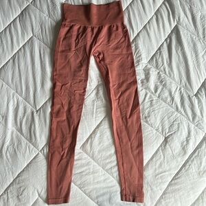 Jed North, peachy pink leggings.